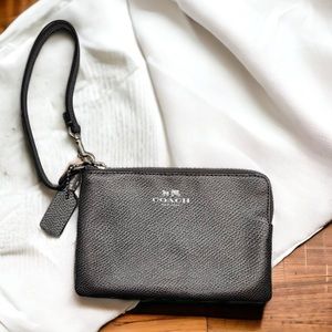 COACH Corner Zip Wristlet EUC